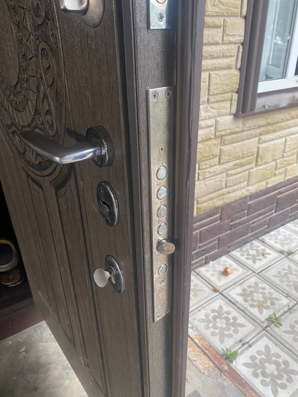 Вскрытие дверного замка